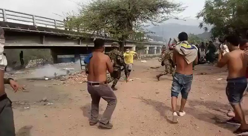 Régimen de Maduro reprime y deja al menos 5 muertos, 285 heridos y tres camiones incendiados