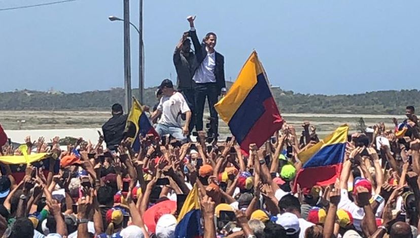 Guaidó vuelve a Venezuela y convoca a movilizaciones para el sábado