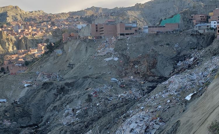 Damnificados de la “franja azul” temen volver a sus casas porque continúa la “inestabilidad” en el lugar