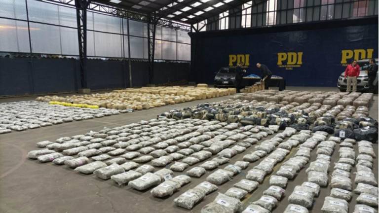 Evo critica la protección al narcotráfico luego de que en Chile y España incautaran droga que provenía de Bolivia