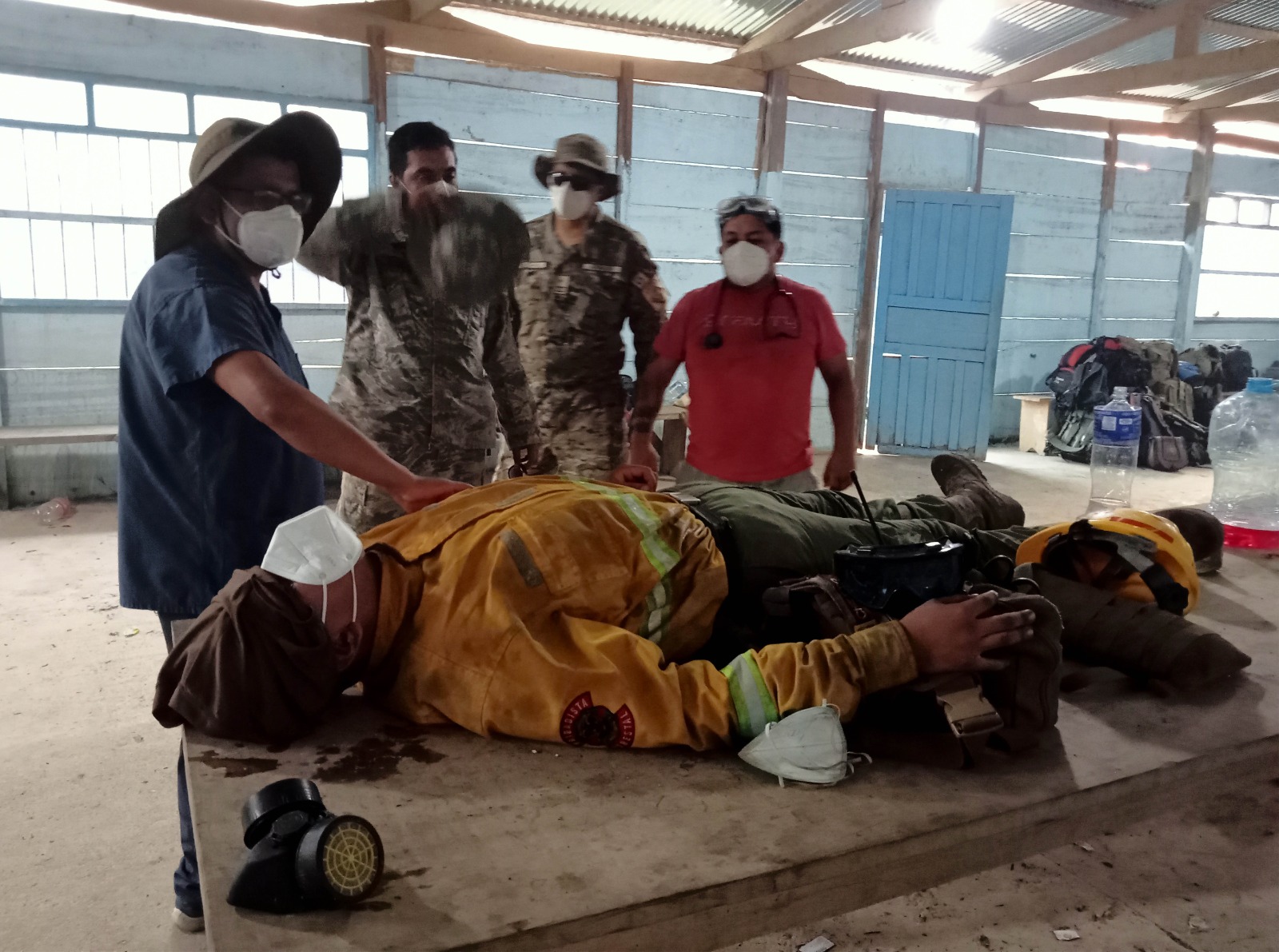 El fuego se intensifica en comunidades de Rurrenabaque, voluntarios resultan afectados por el humo