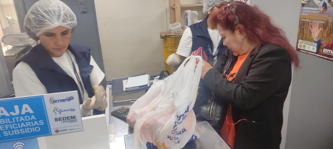 El precio del kilo de pollo se dispara a Bs 21 y el producto escasea en mercados de La Paz