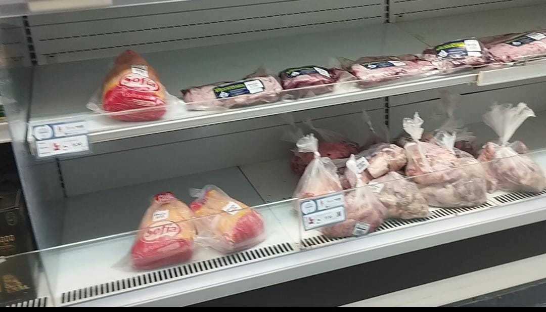 El precio del kilo de pollo se dispara a Bs 21 y el producto escasea en mercados de La Paz