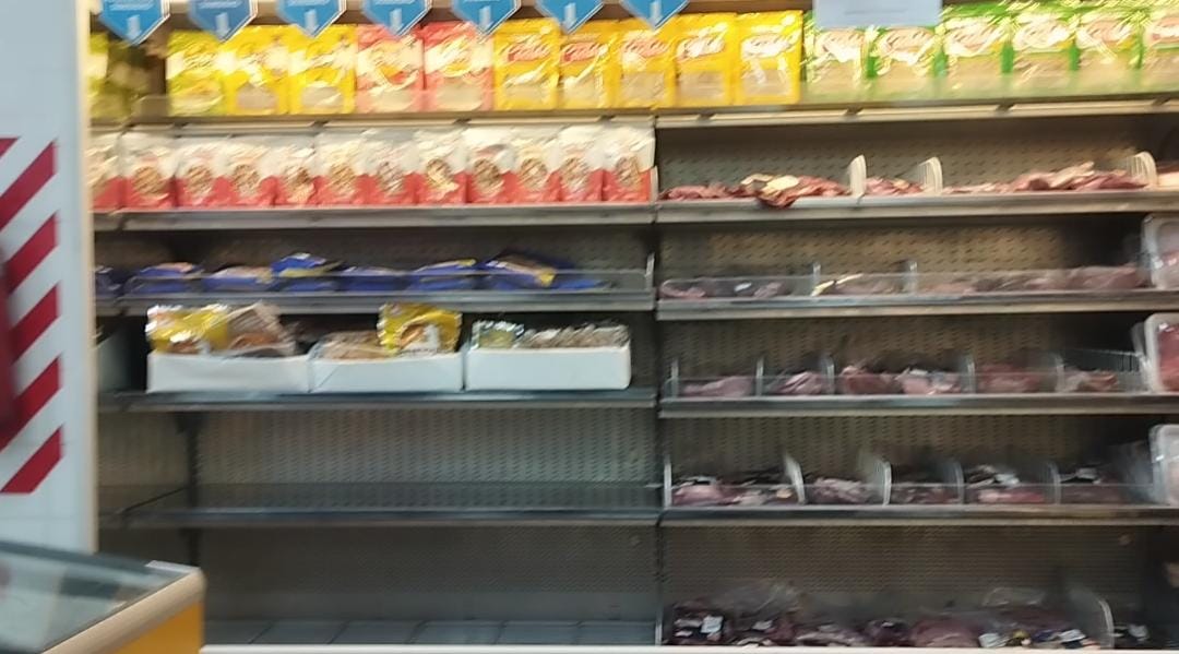 El precio del kilo de pollo se dispara a Bs 21 y el producto escasea en mercados de La Paz