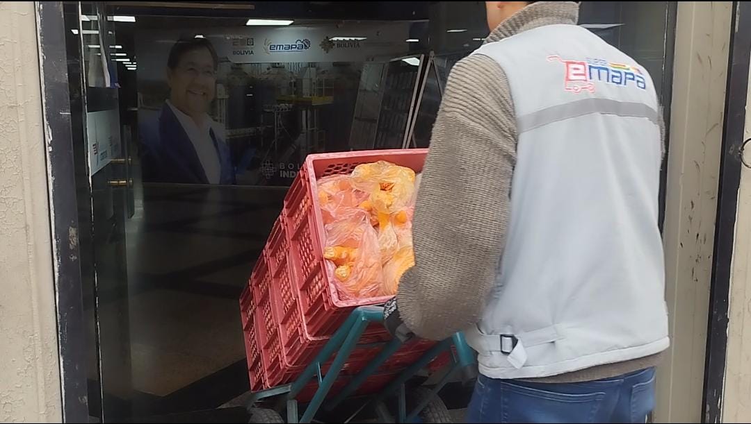 El precio del kilo de pollo se dispara a Bs 21 y el producto escasea en mercados de La Paz