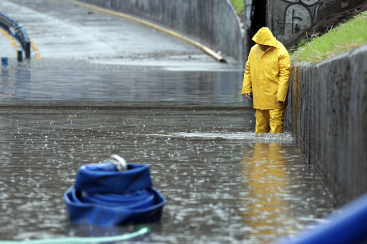 Miles de damnificados y caos por intensas lluvias en Santiago de Chile y el centro del país