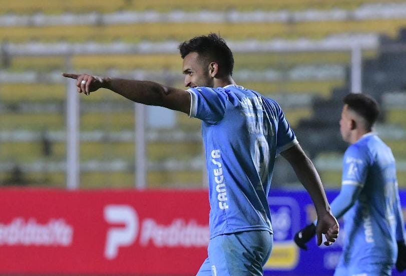 El paraguayo Oviedo y el brasileño Gomes se estrenan como goleadores