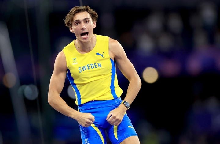 El sueco Duplantis se cuelga la medalla de oro en pértiga con récord mundial