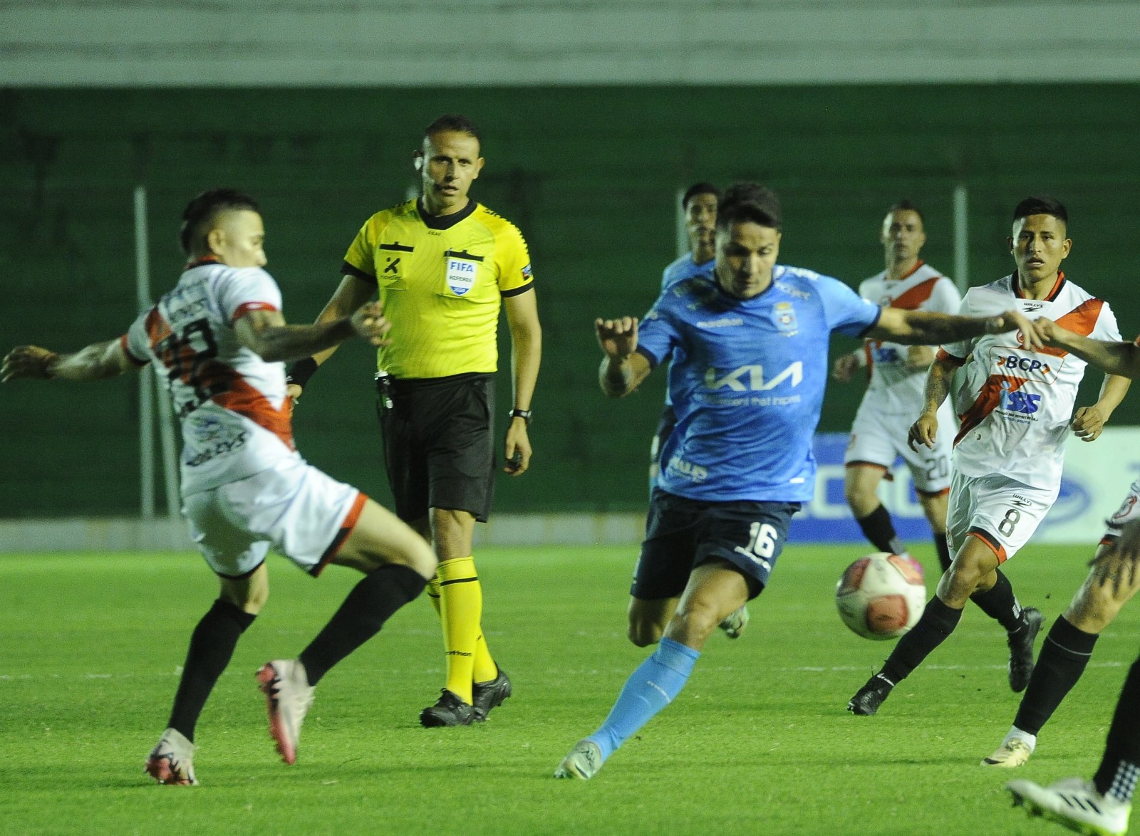 Blooming vive una noche a pedir de boca y vence por goleada a Nacional 
