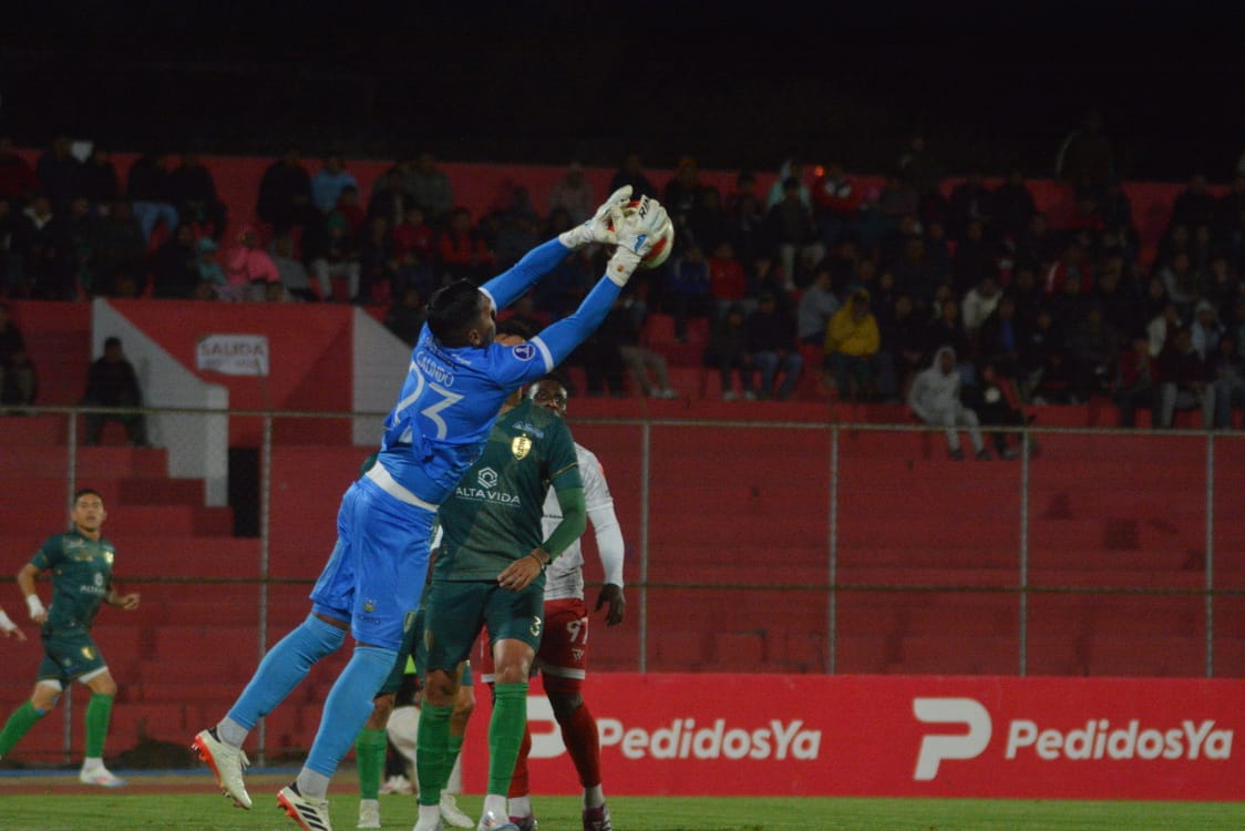 Tomayapo festeja el triunfo ante Independiente con un apretado 3 a 2