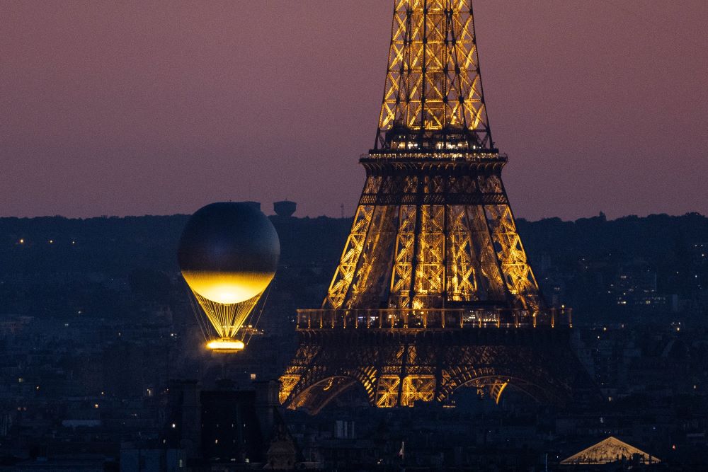 Misión olímpica: Tom Cruise recoge la bandera en París 2024 y la lleva a Los Ángeles 2028 