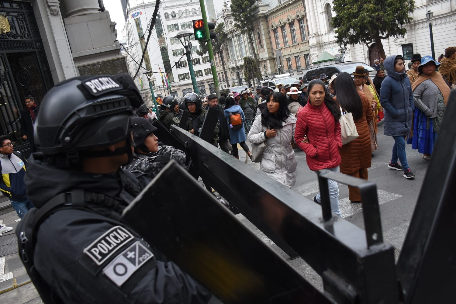Protestas de al menos siete sectores por la falta de dólares y la crisis económica toman el centro paceño