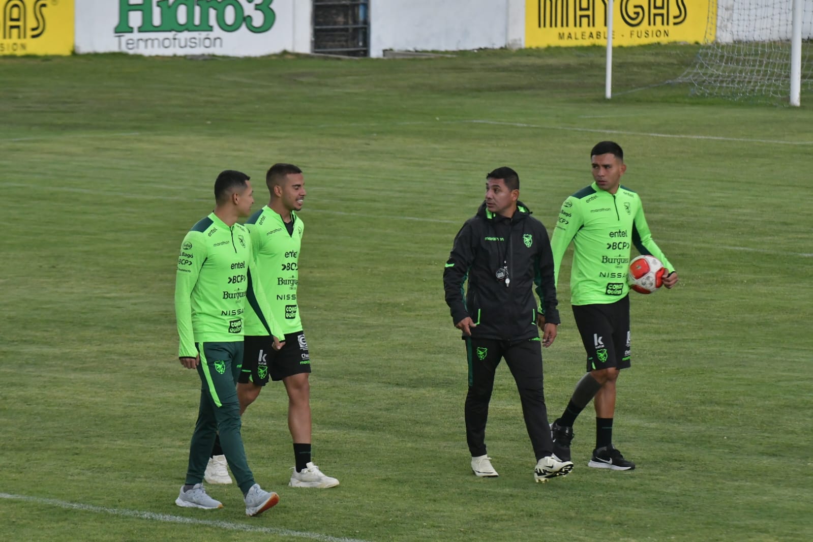 Una fuerte granizada interrumpe la primera práctica de la selección en Achumani