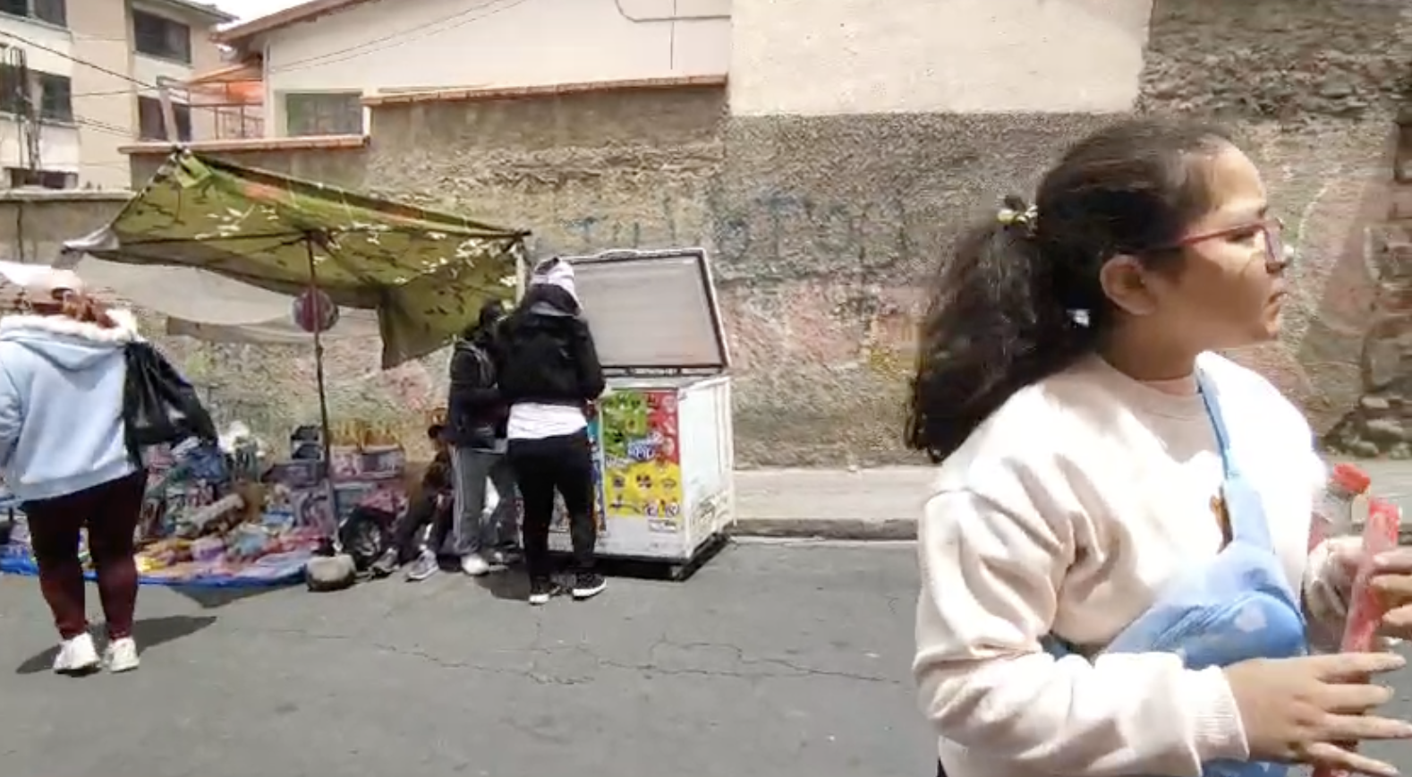 En La Paz la gente aprovechó la jornada electoral para pasear el familia, andar en bicicleta y disfrutar del buen clima