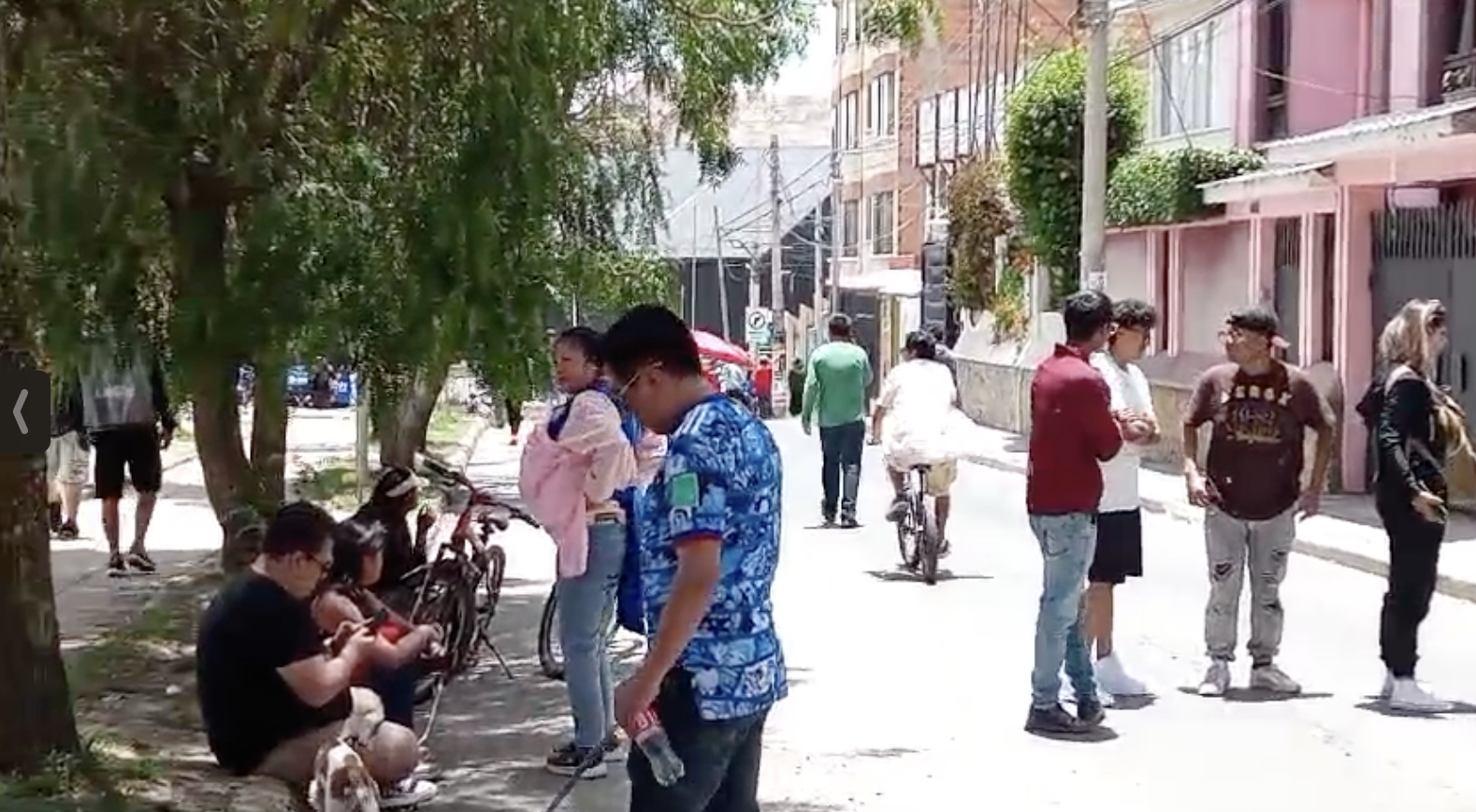 En La Paz la gente aprovechó la jornada electoral para pasear el familia, andar en bicicleta y disfrutar del buen clima