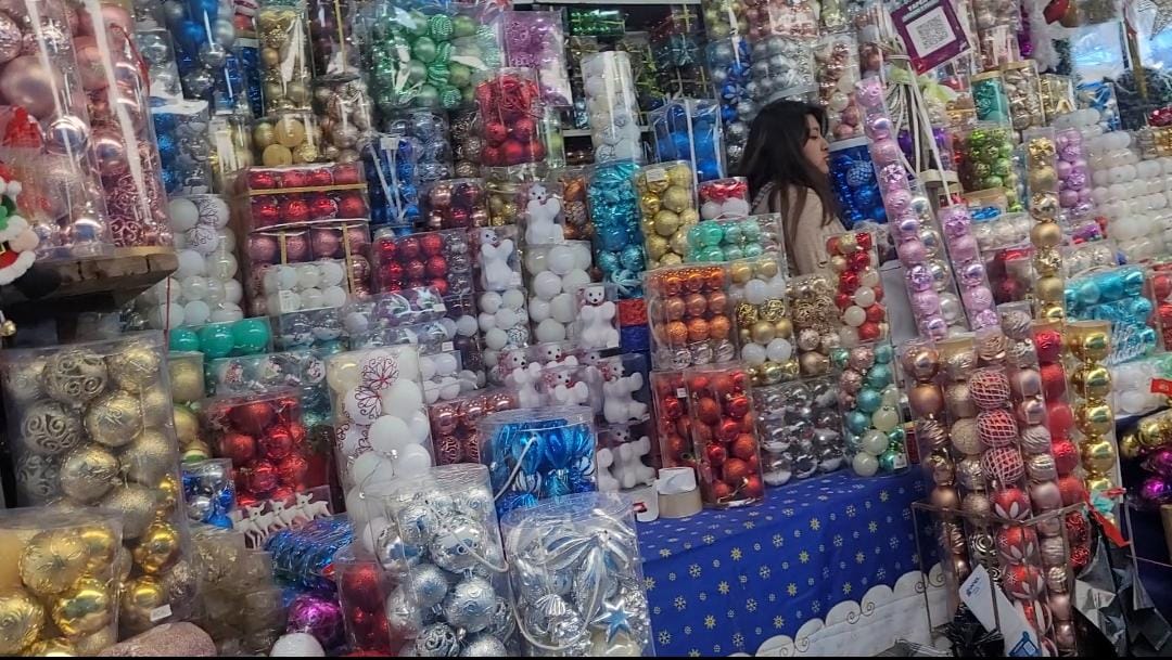 En la feria navideña del PUC hay adornos desde los Bs 5 hasta más de Bs 1.000
