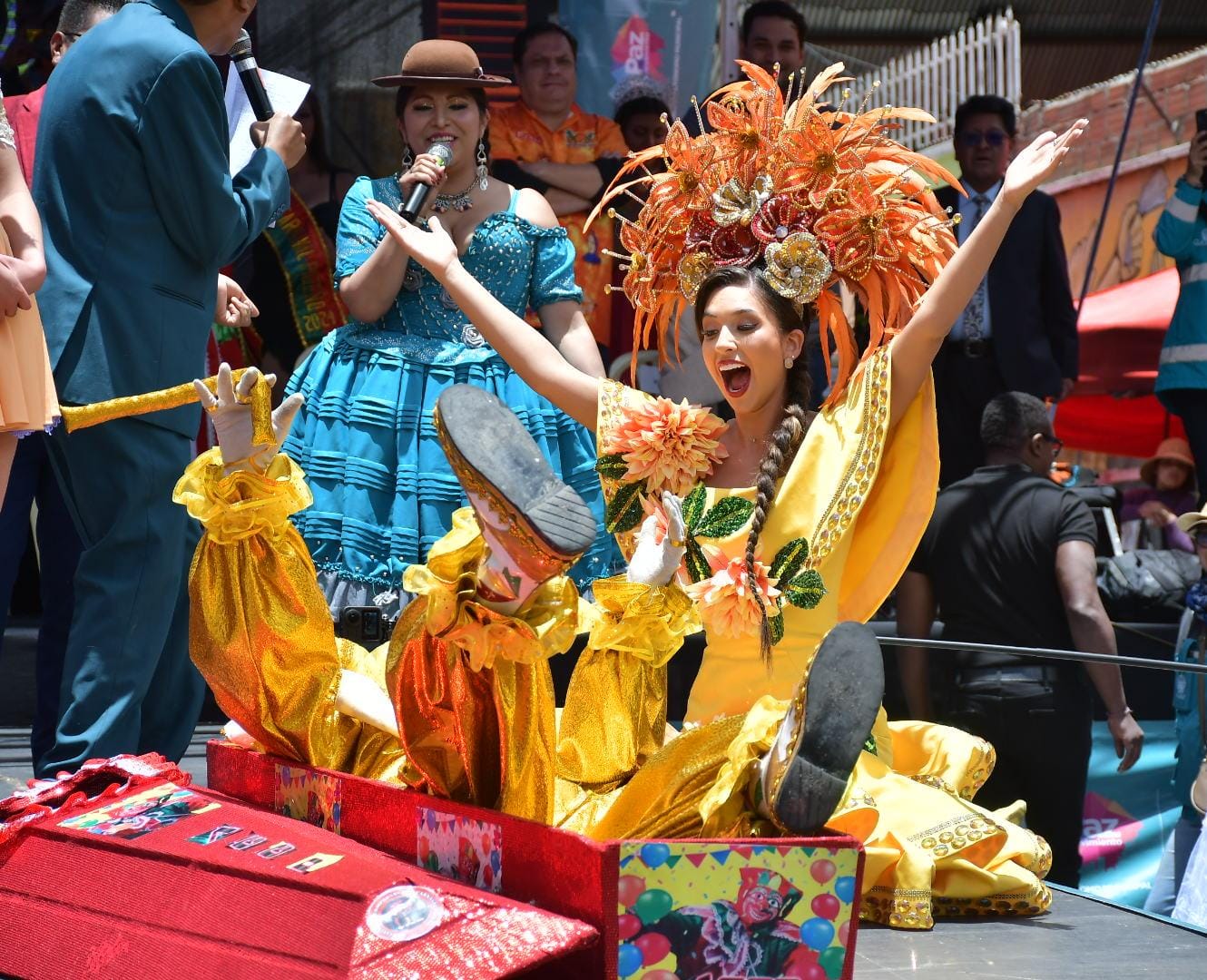 El Carnaval llegó a La Paz con el desentierro del pepino