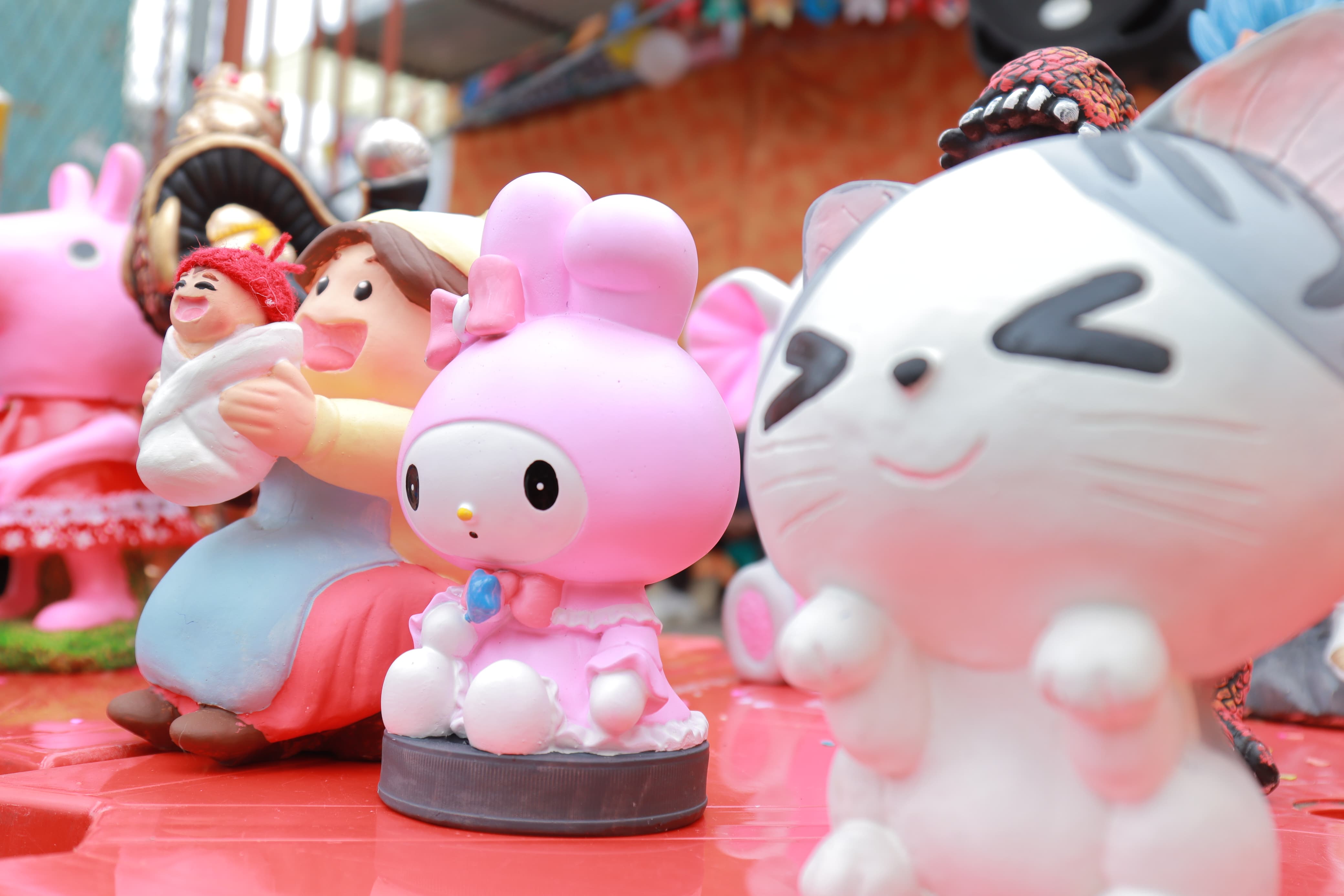 Tras seis semanas de feria, llega el tradicional remate de las miniaturas de la Alasita