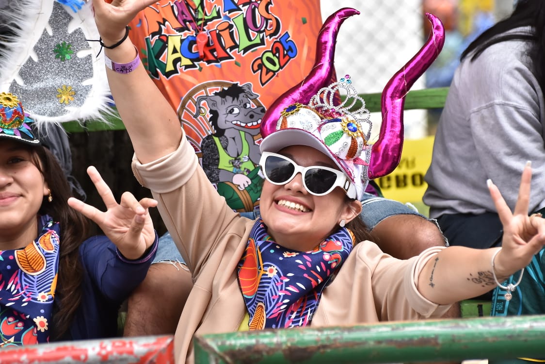 Alegría y color llenan el Corso de Corsos en el cierre del Carnaval en Cochabamba