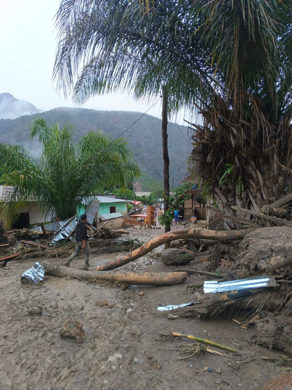 Mazamorra afecta parte de un campamento minero en una comunidad de Apolo