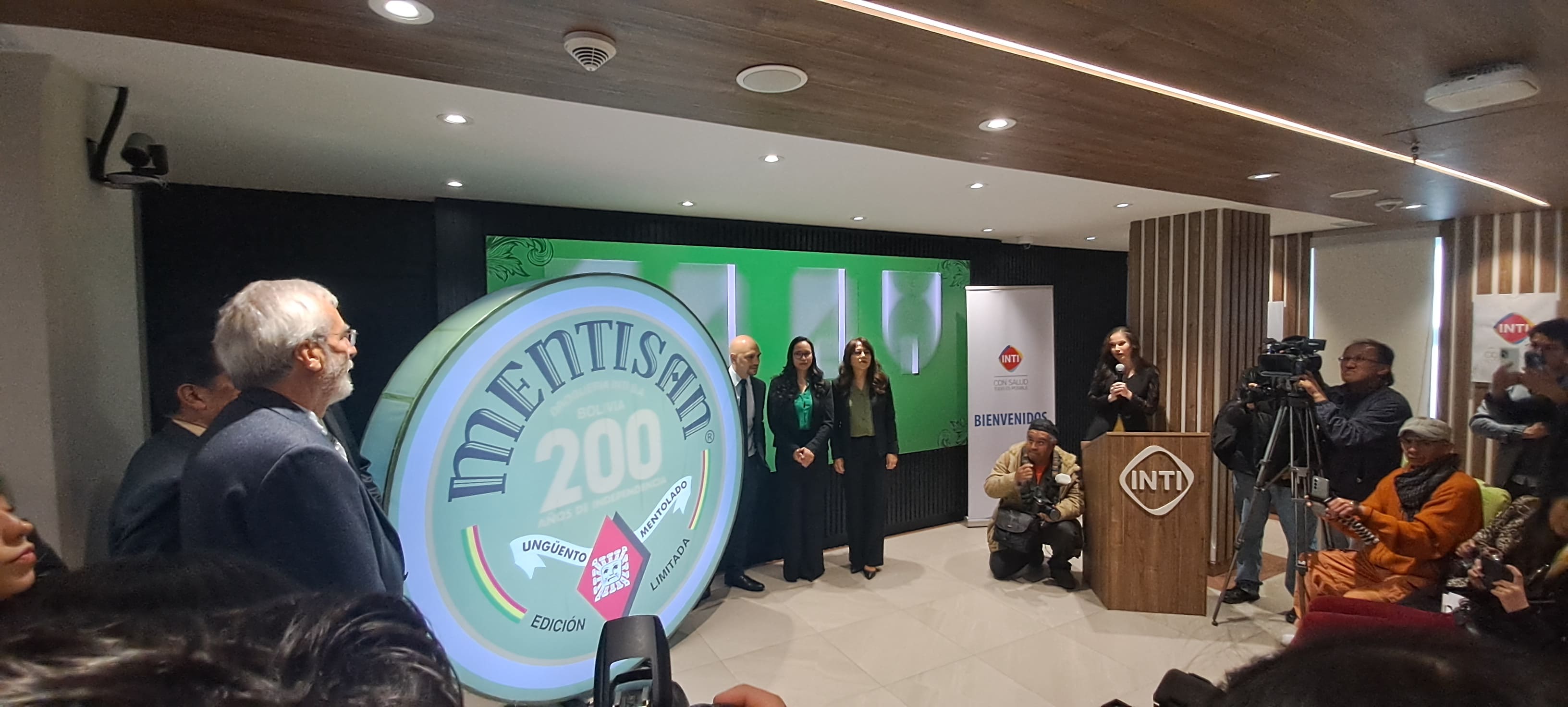 Mentisan presenta su lata conmemorativa por el Bicentenario de Bolivia