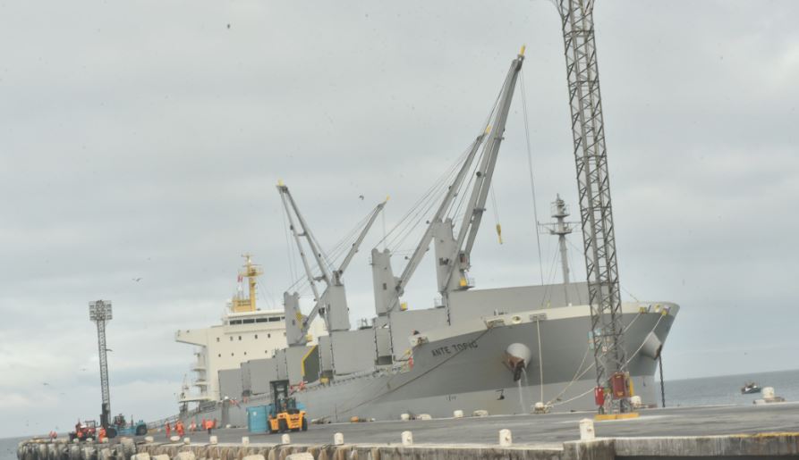 Bolivia recibe 13 mil toneladas de carga en Ilo y prepara importaciones de otras 20.000