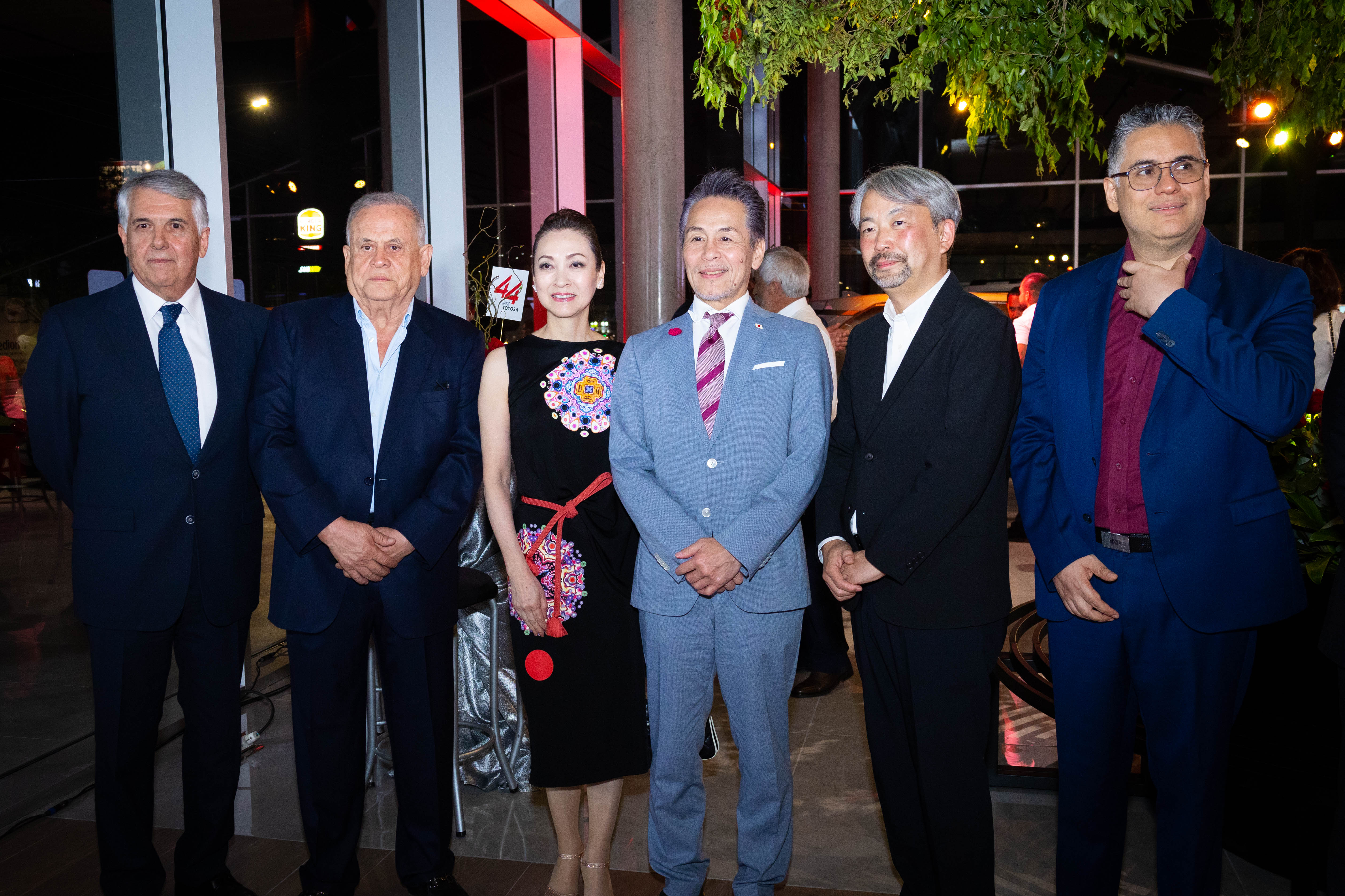 TOYOSA celebra su 44 aniversario inaugurando el showroom más grande de Latinoamérica como regalo para Santa Cruz