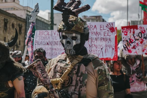 Una “manifestación zombi” recorre el centro de La Paz y protesta contra crisis y corrupción 