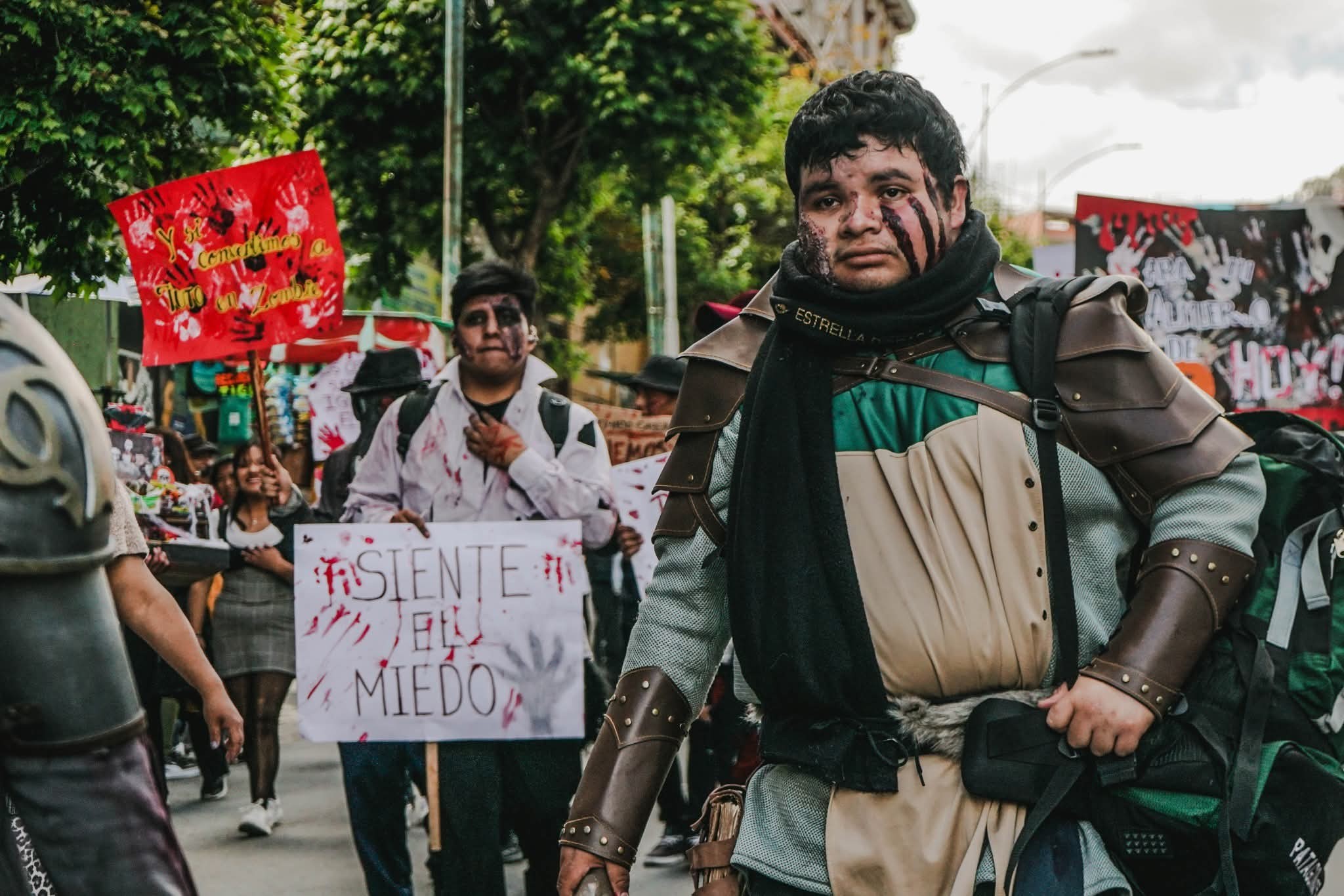 Una “manifestación zombi” recorre el centro de La Paz y protesta contra crisis y corrupción 
