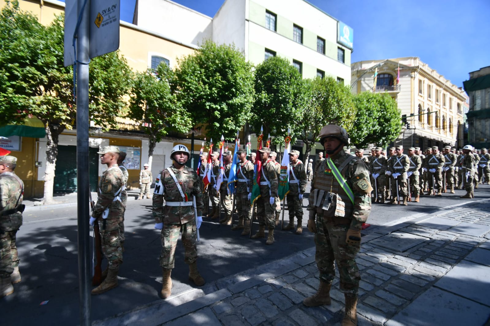 Militares ultiman ensayos en plaza Murillo para la posesión de Paz