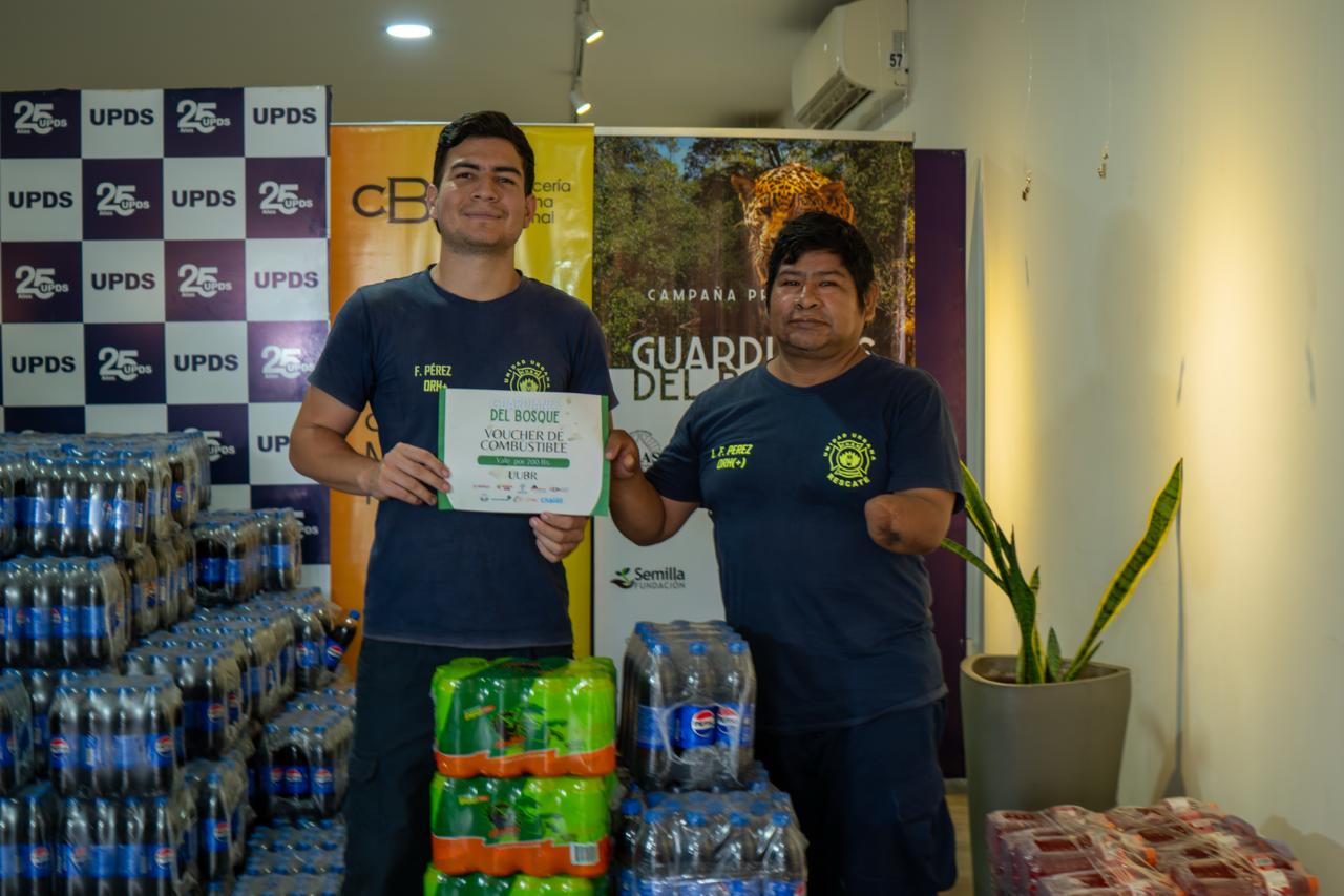 Apoyando la iniciativa de Alas Chiquitanas, CBN realiza una nueva donación de bebidas a los bomberos que combaten los incendios