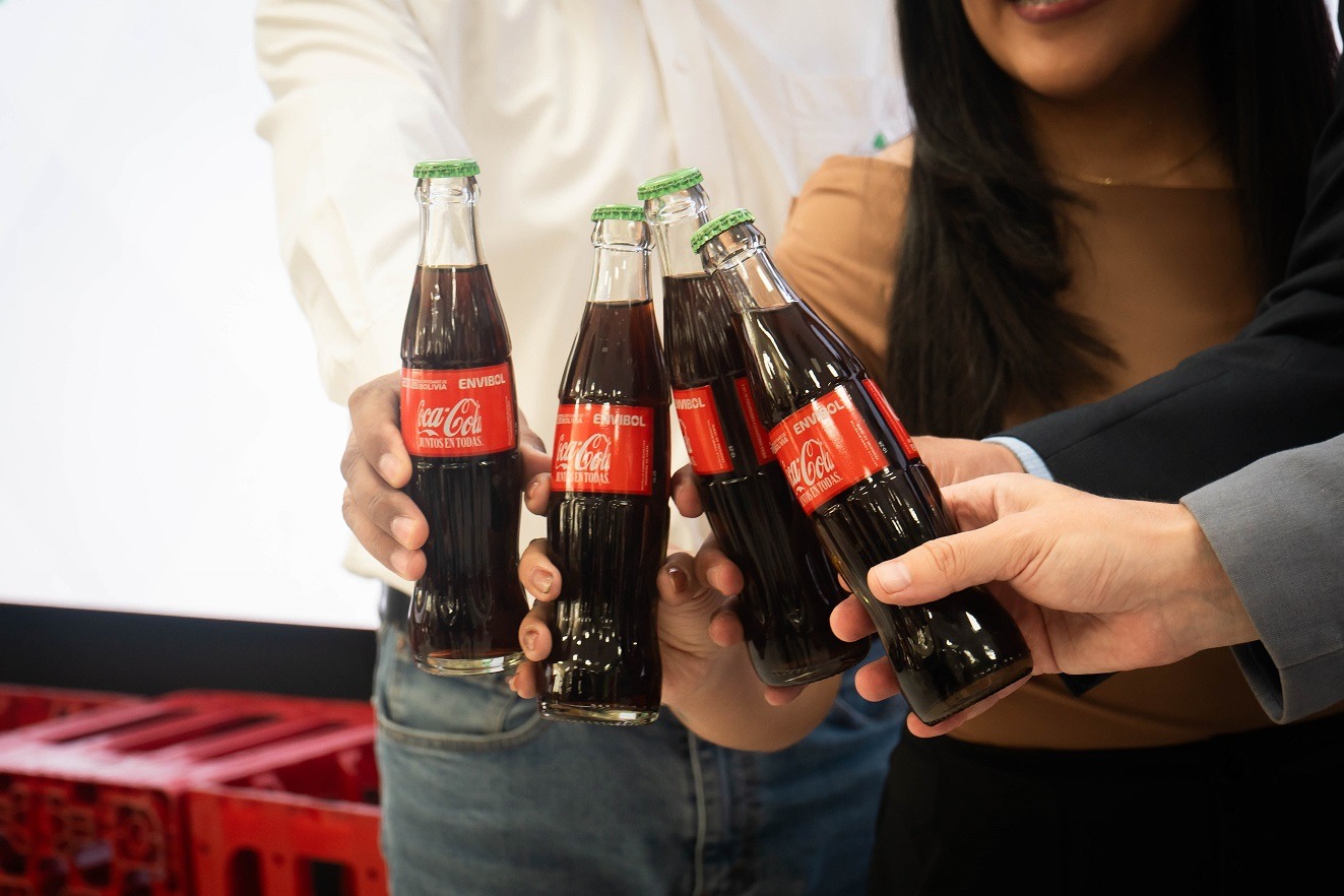 Envibol y Embol firman contrato para la provisión de más de 4 millones de botellas