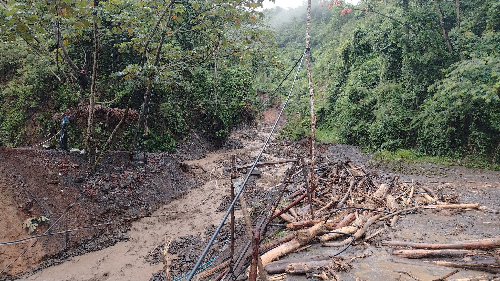 Al menos 16 comunidades de La Asunta quedan afectadas por una mazamorra