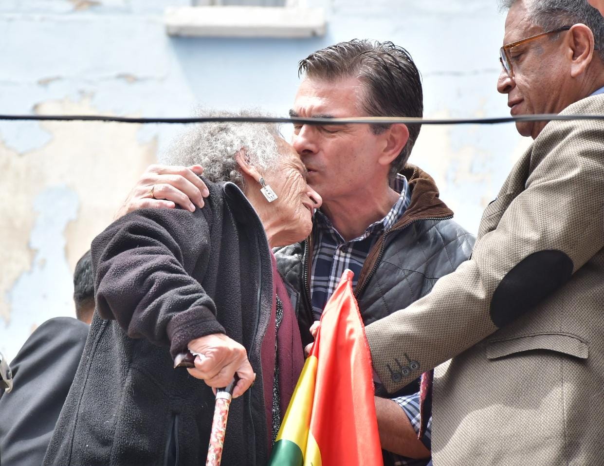 El presidente Paz devuelve la sede de la APDHB a Amparo Carvajal