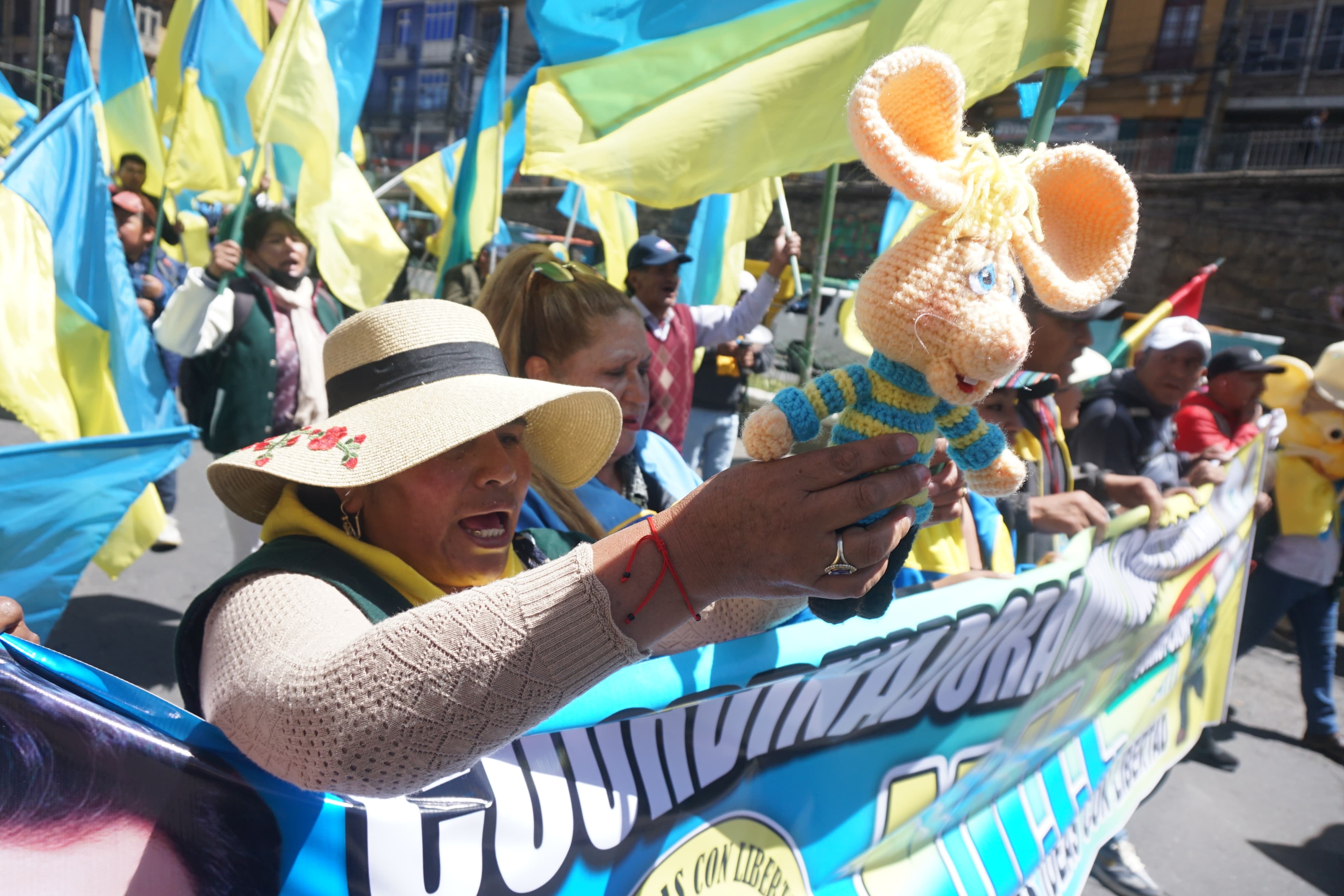 Marchan a favor de Lara; Gobierno no sabe si es social, política o por "pegas"