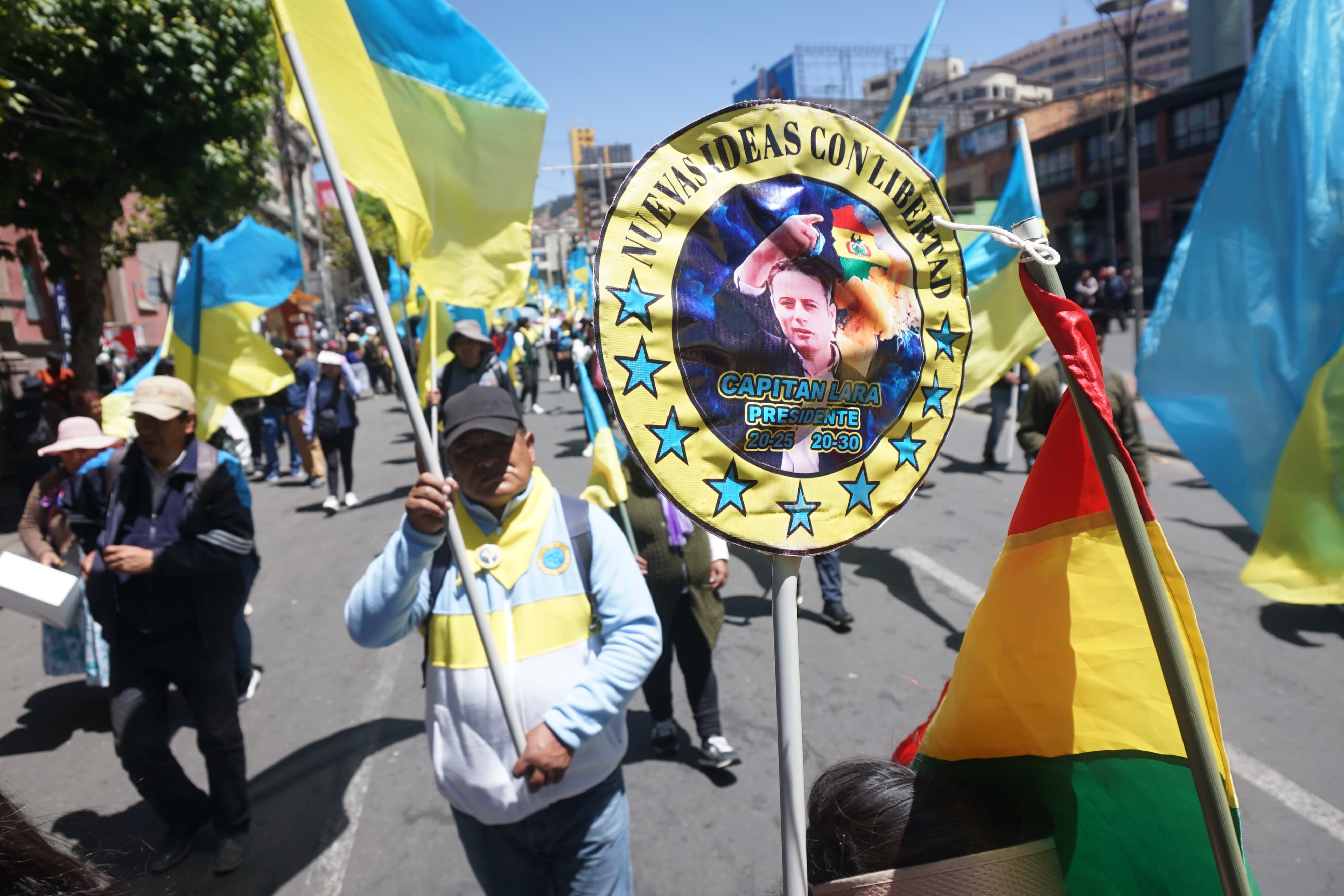 Marchan a favor de Lara; Gobierno no sabe si es social, política o por "pegas"