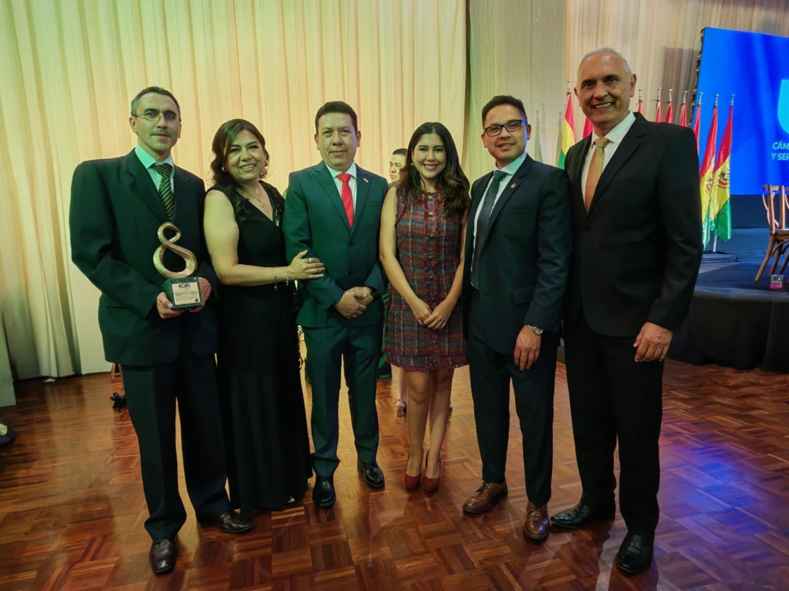 EL Presidente RODRIGO Paz reconoce a SOBOCE, a nombre de la ICAM, por su aporte a la construcción del país y al fortalecimiento del desarrollo sostenible
