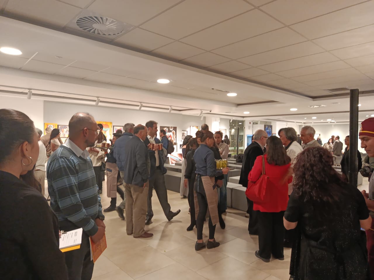 BNB Art acogió la subasta “Arte que Abraza”: una noche donde el arte y la solidaridad unen razones para transformar vidas