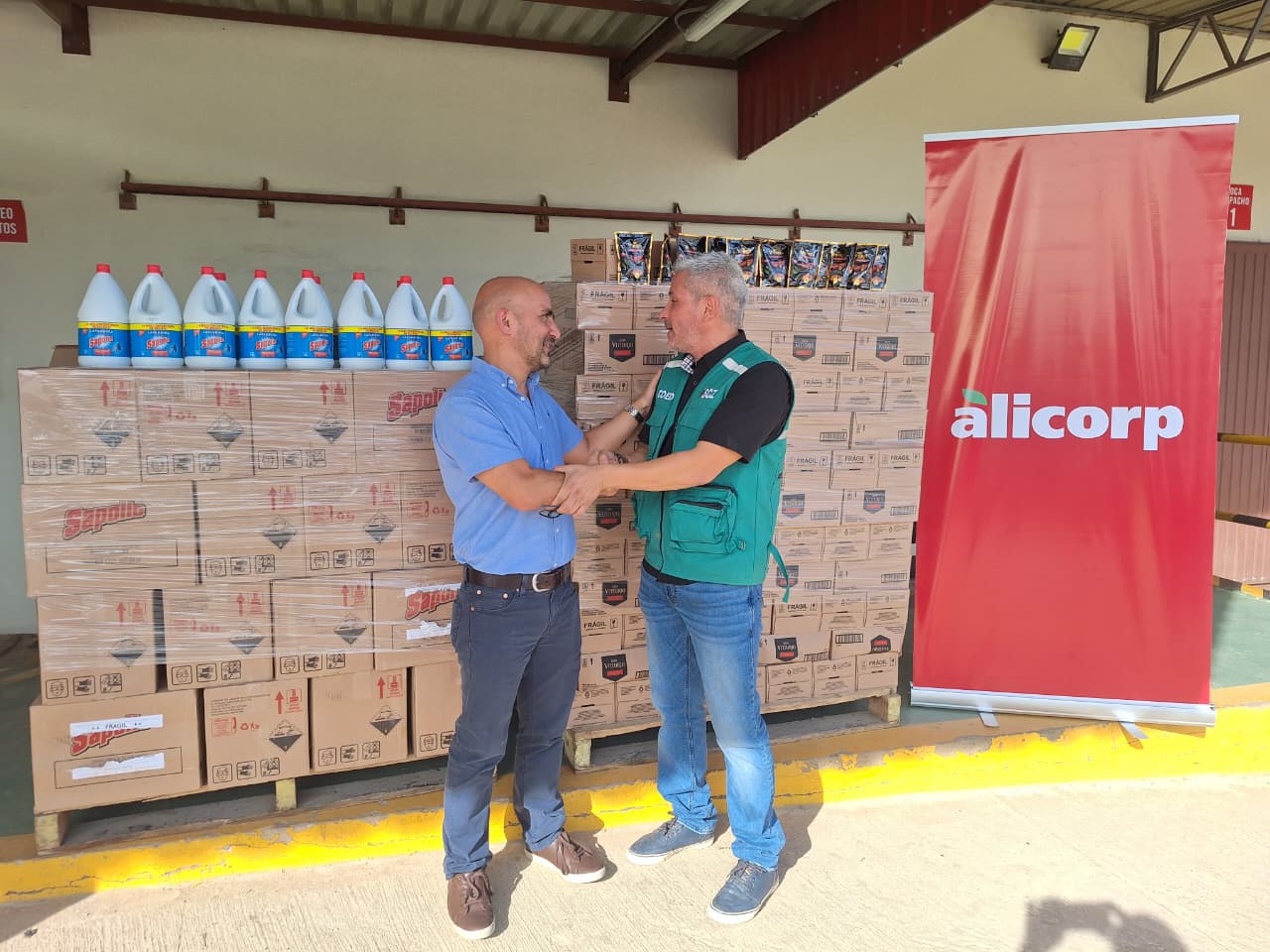 Alicorp entrega donación para apoyar a familiasafectadas por el desastre en Samaipata