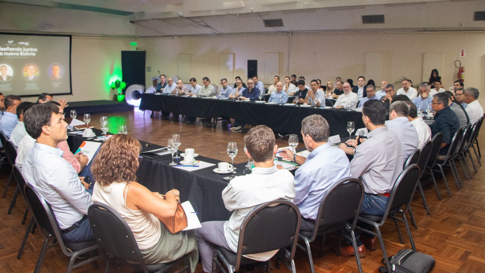 Planificación, desarrollo productivo y economía: ejes del encuentro entre Gobierno y Cainco