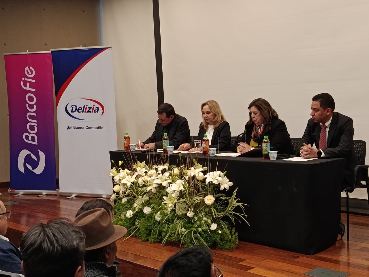 Banco FIE y Delizia, firman un convenio para fomentar el crecimiento y desarrollo de pequeños productores lecheros