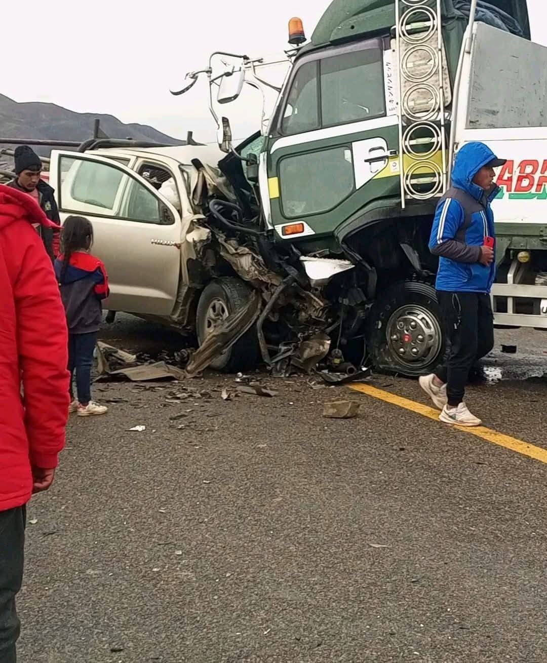 Choque frontal en una carretera de Potosí deja dos personas fallecidas