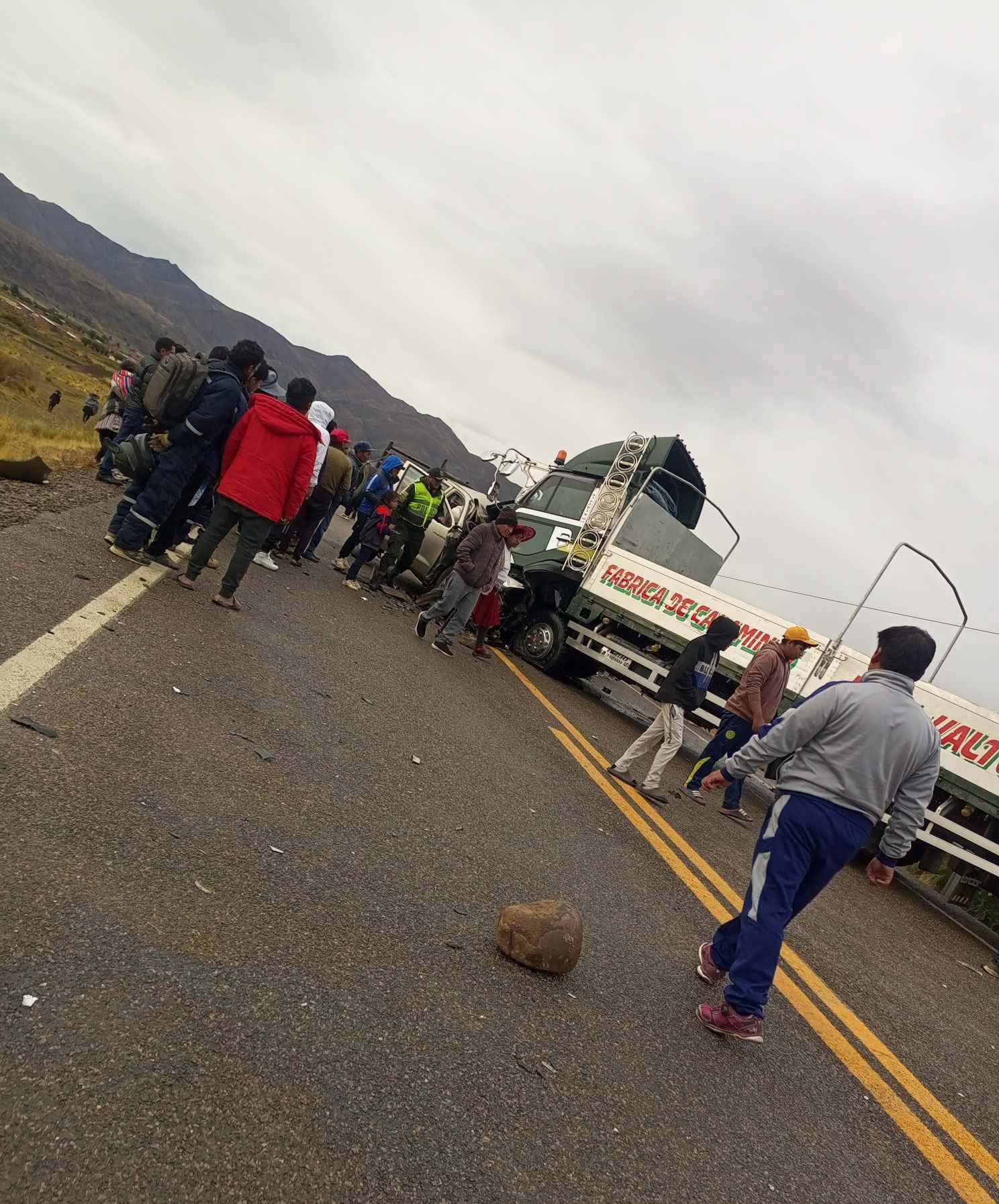 Choque frontal en una carretera de Potosí deja dos personas fallecidas