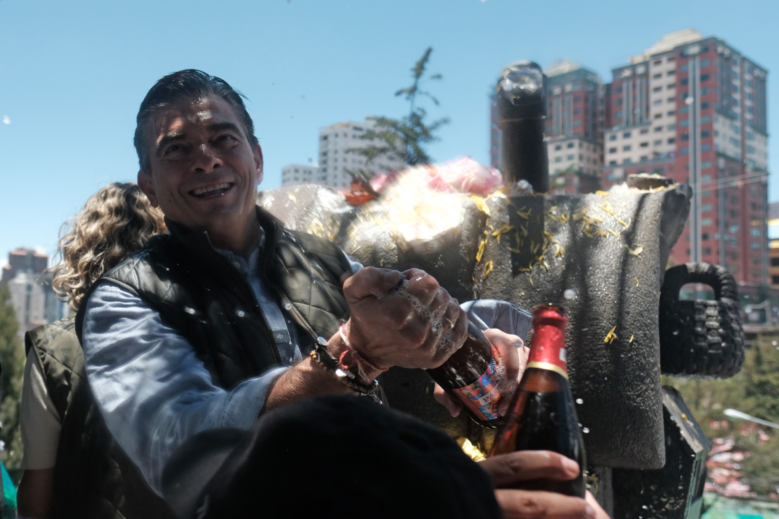 Alasita: Paz decreta combustible y progreso y anuncia buenas noticias “en dólares” para siguiente semana