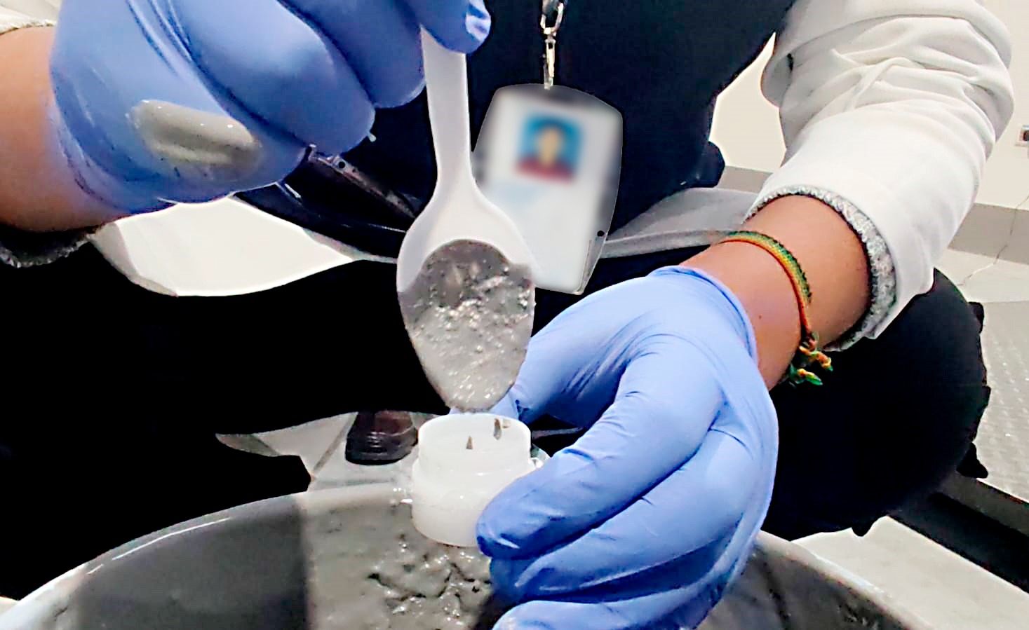 Confiscan 216 baldes de pintura con mercurio procedentes de México y  que ingresaron desde Chile