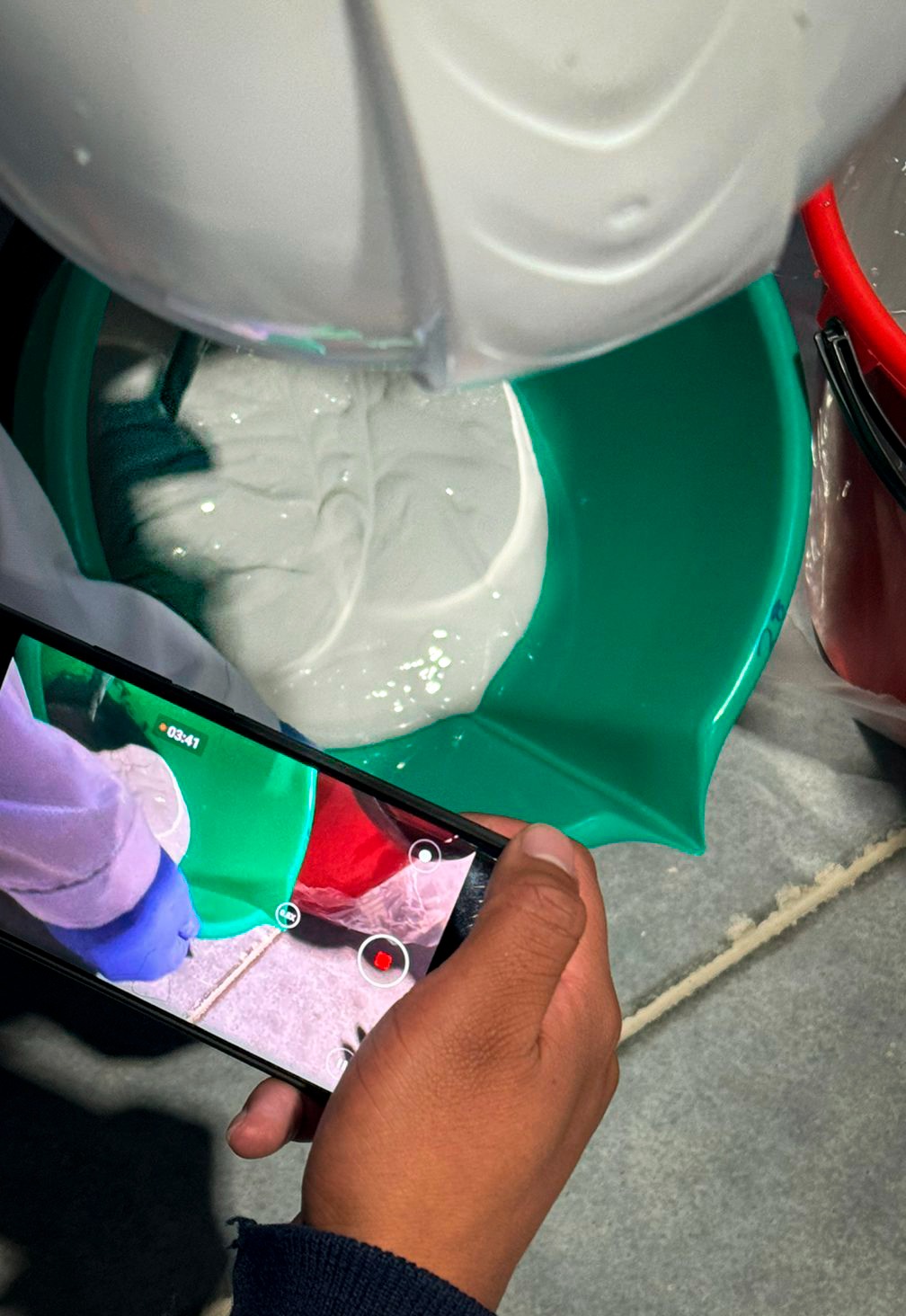 Confiscan 216 baldes de pintura con mercurio procedentes de México y  que ingresaron desde Chile