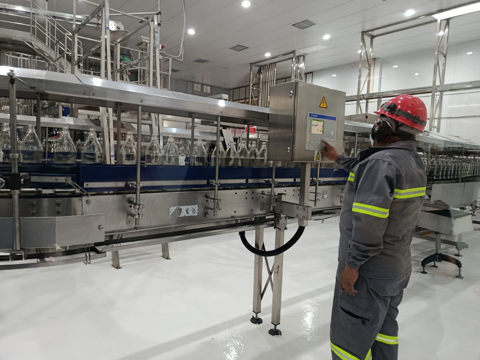 Embol inaugura sistema de energía solar en su planta de El Alto y continúa fortaleciendo su estrategia de sostenibilidad