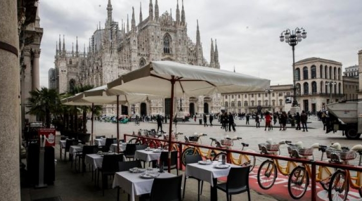 Italia endurece restricciones por nuevo récord de casos: cierran cines y gimnasios y restaurantes atenderán hasta las 18