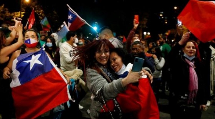 Chile aprueba por abrumadora mayoría cambiar la Constitución de Pinochet: ¿qué pasa ahora y por qué es un hito mundial?