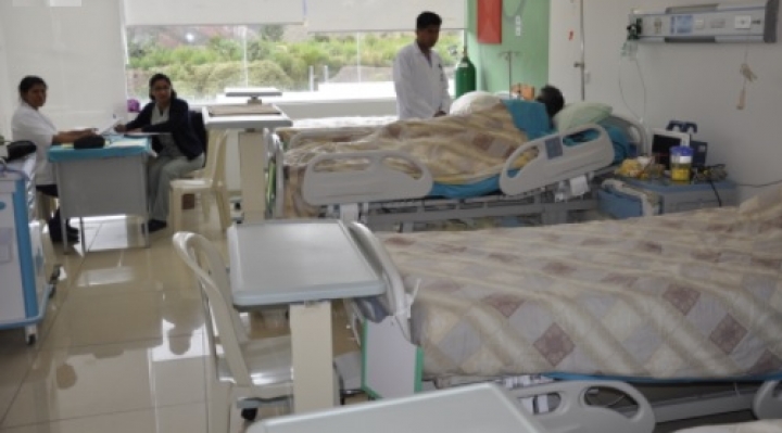 Oncológico de La Paz se inunda con aguas servidas, salud de los pacientes está en riesgo